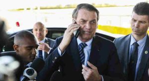 Bolsonaro autoriza uso das Forças Armadas contra incêndios na Amazônia