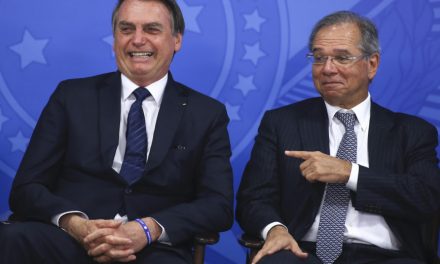 Bolsonaro diz estar disposto a falar sobre ‘nova CPMF’ com Guedes