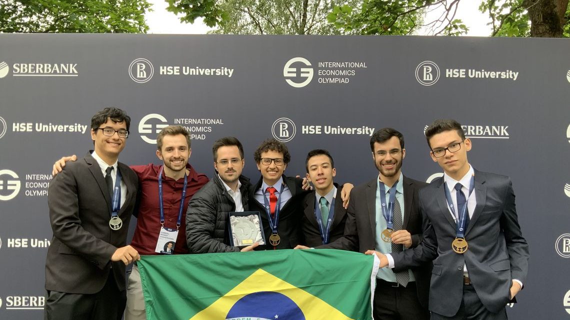 Estudantes brasileiros são premiados em olimpíada de economia