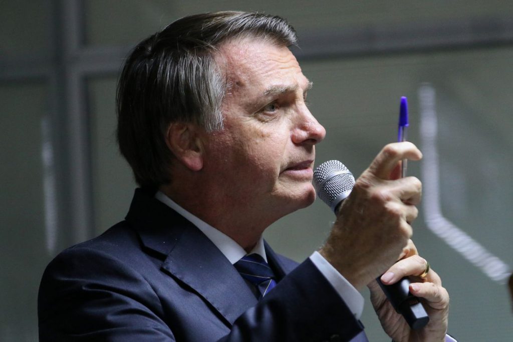 Bolsonaro diz que Brasil não precisa de dinheiro de outros países para proteger Amazônia Bolsonaro diz que Brasil não precisa de dinheiro de outros países para proteger Amazônia