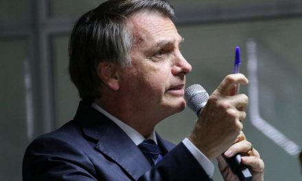 Bolsonaro diz que Brasil não precisa de dinheiro de outros países para proteger Amazônia