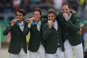 Brasil conquista ouro no lançamento de peso, tênis de mesa e hipismo