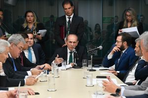 Comissão do Congresso aprova LDO com salário mínimo de R$ 1.040