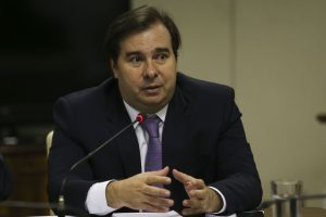 Maia pede a Guedes “união por reformas”