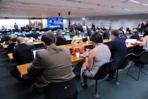 CCJ do Senado aprova PL que criminaliza desafios como o da boneca Momo