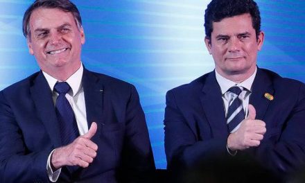 Bolsonaro se reúne com Moro após receber projeto sobre abuso de autoridade
