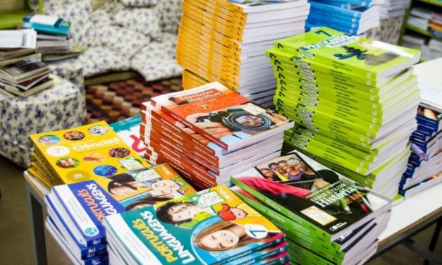MEC bloqueia R$ 348,4 milhões para compra, produção e distribuição de livros didáticos
