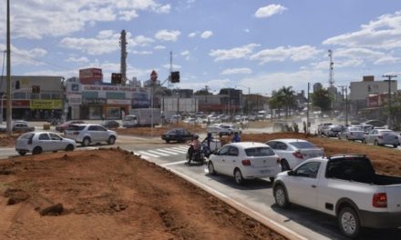 Trânsito é liberado em cruzamento que substituiu rotatória na Vila Brasília