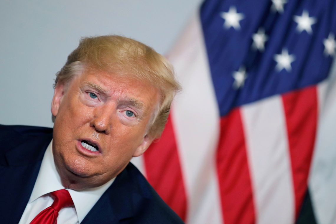 Aprovação de Trump cai com escalada de mortos por covid-19 nos EUA Aprovação de Trump cai com escalada de mortos por covid-19 nos EUA