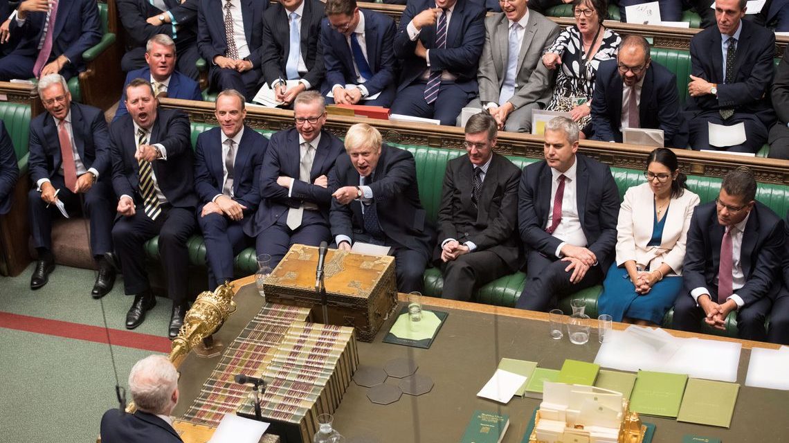 Governo britânico suspende parlamento