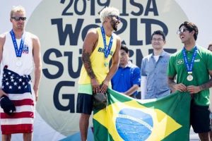 Ítalo Ferreira é campeão nos Jogos Mundiais de Surfe, no Japão