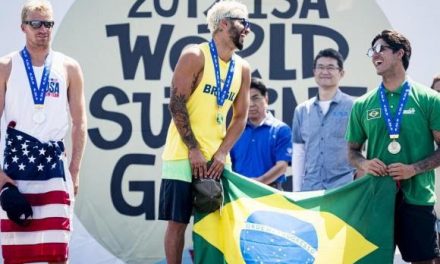 Ítalo Ferreira é campeão nos Jogos Mundiais de Surfe, no Japão