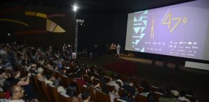 Audiodescrição gera inclusão nas salas de cinema