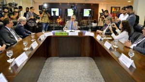 Caiado busca junto ao FNDE recursos do PAC para a Educação