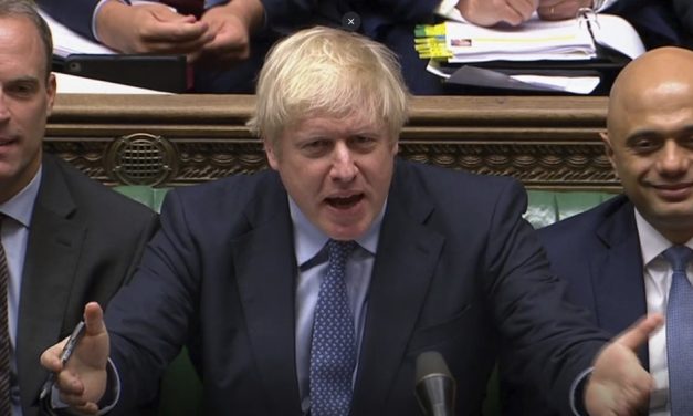 Parlamentares britânicos aprovam lei para impedir Brexit sem acordo e rejeitam novas eleições