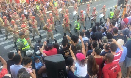 Desfile de 7 de Setembro reúne moradores, tropas militares e autoridades, em Goiânia