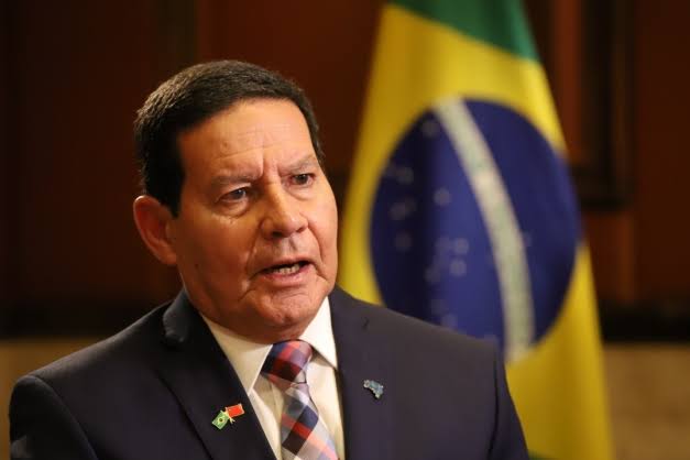 Mourão ficará na Presidência da República por mais quatro dias