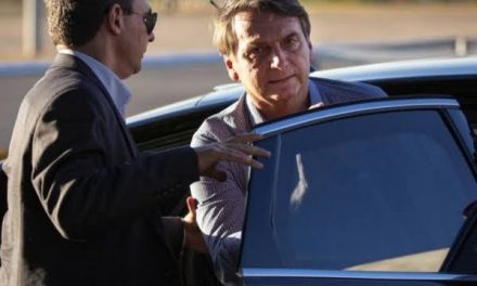Bolsonaro volta para Brasília 8 dias após cirurgia