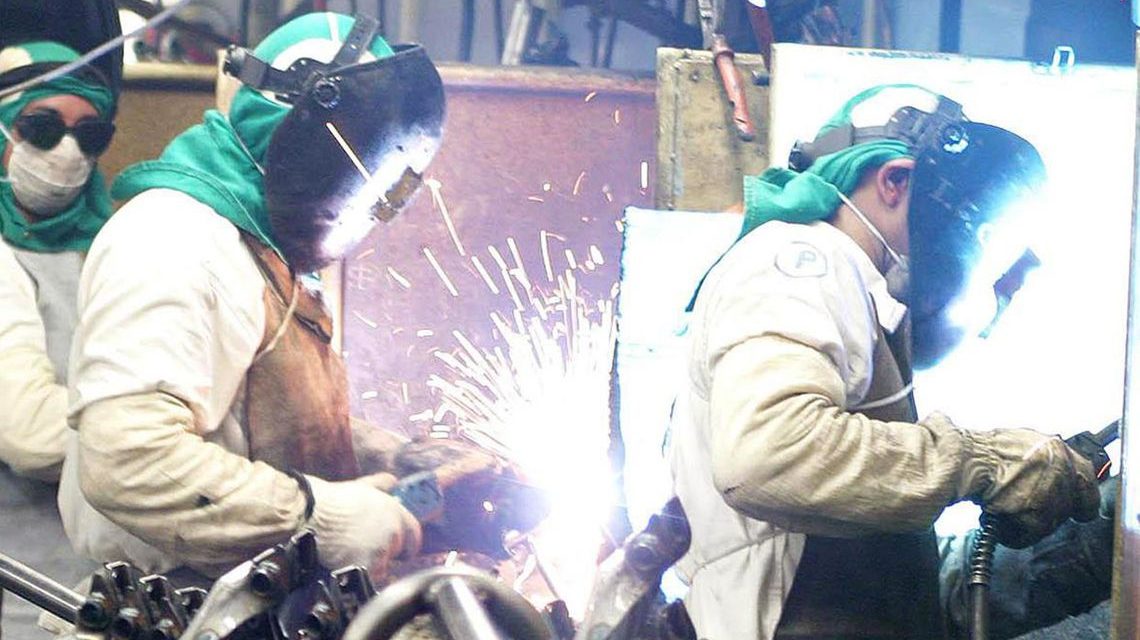 Produção industrial cai 0,3% de junho para julho