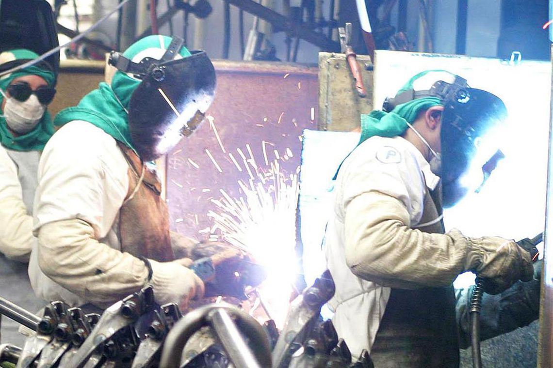 Produção industrial cai 0,3% de junho para julho