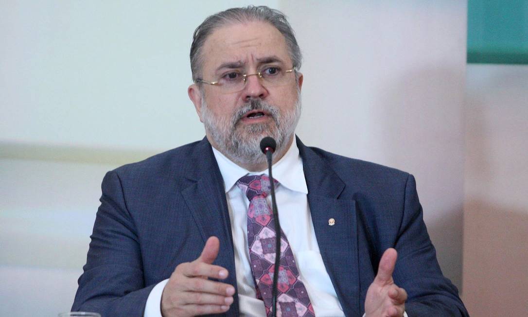 Bolsonaro escolhe Augusto Aras para comandar PGR