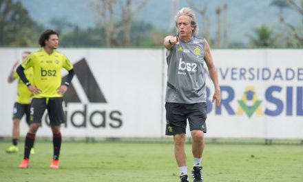 Flamengo se prepara para enfrentar Goiás no Serra Dourada