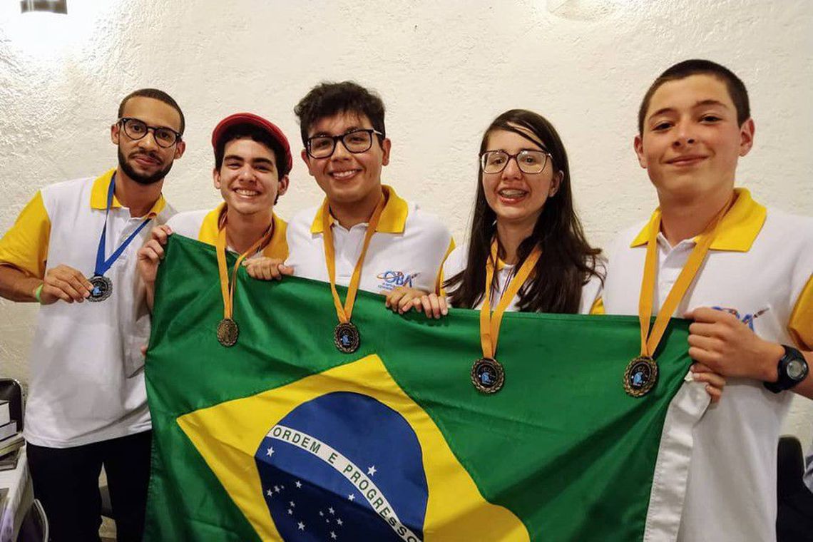 Brasil conquista primeiro lugar em olimpíada de astronomia Brasil conquista primeiro lugar em olimpíada de astronomia