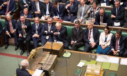 Parlamento britânico adia decisão sobre novo acordo do Brexit