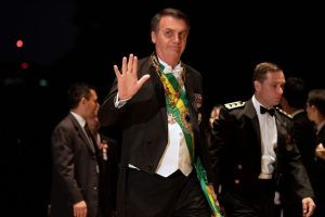 Bolsonaro anuncia isenção de visto para chineses