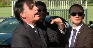 ‘Quem quer que fale de AI-5 está sonhando’, diz Bolsonaro sobre declaração do filho Eduardo