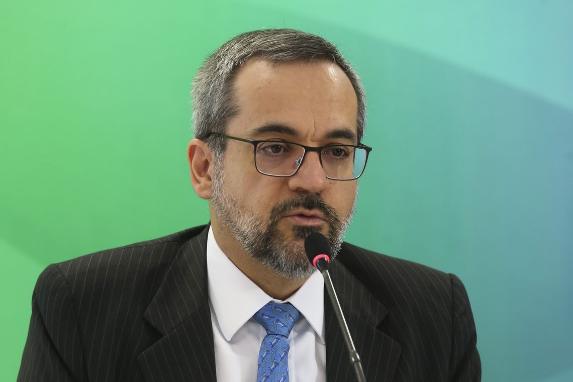 Quinze estados e DF aderem ao Programa das Escolas Cívico-Militares Quinze estados e DF aderem ao Programa das Escolas Cívico-Militares