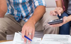 Endividados e inadimplentes crescem em setembro, aponta CNC