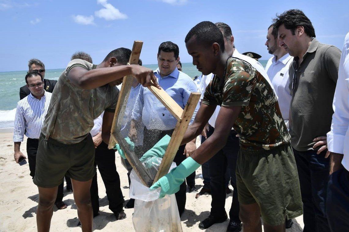 Alcolumbre anuncia MP que libera recursos a cidades atingidas por óleo Alcolumbre anuncia MP que libera recursos a cidades atingidas por óleo