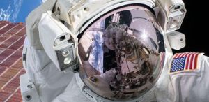 Astronautas da Nasa concluem caminhada espacial de 7 horas