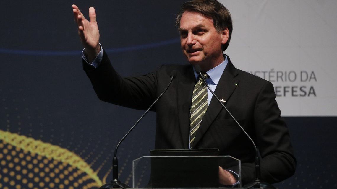 Bolsonaro destaca ações do governo em outubro