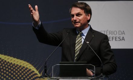 Bolsonaro destaca ações do governo em outubro