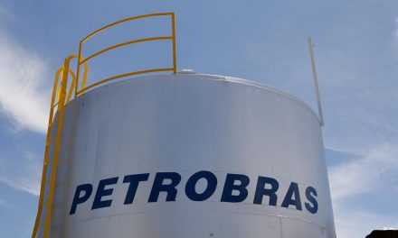 Petrobras reajusta gasolina em 2,8% nas refinarias