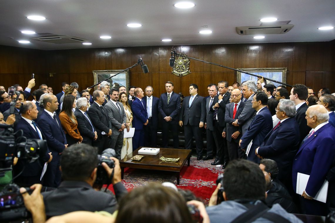 Pacto Federativo pode transferir até R$ 500 bi a estados e municípios Pacto Federativo pode transferir até R$ 500 bi a estados e municípios