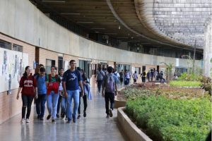 Acesso a nível superior no Brasil é abaixo dos padrões internacionais