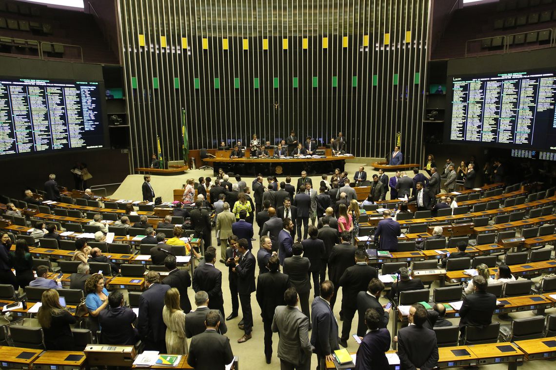 Deputados recorrem para que plenário aprecie previdência dos militares Deputados recorrem para que plenário aprecie previdência dos militares