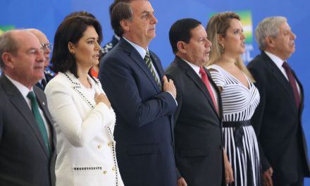 Forças Armadas são âncora do governo, diz Bolsonaro
