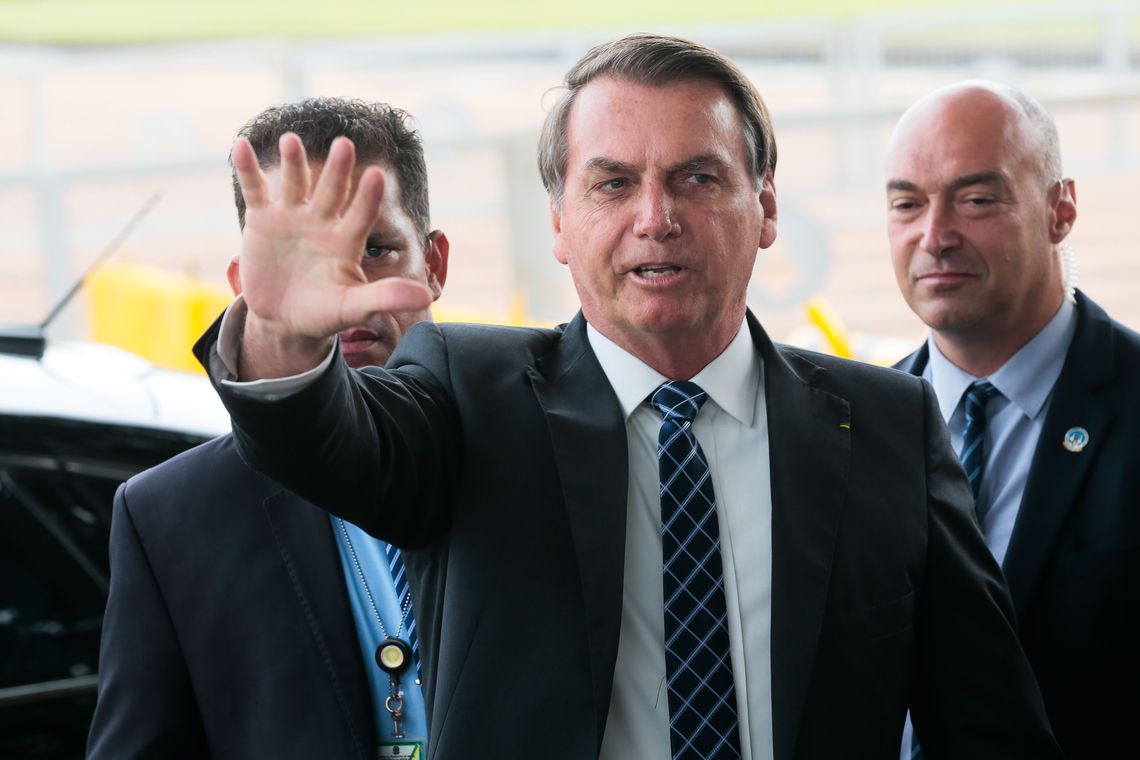 Desvalorização da moeda se deve a fatores externos, diz Bolsonaro