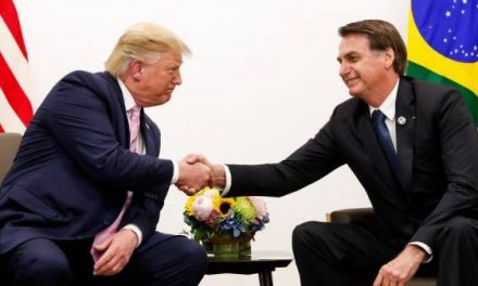 Trump se compromete a não taxar aço brasileiro, diz Bolsonaro