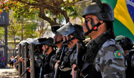 Sancionada lei que extingue prisão disciplinar para PMs e bombeiros