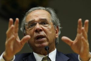 Economia crescerá pelo menos 2% em 2020, diz Guedes