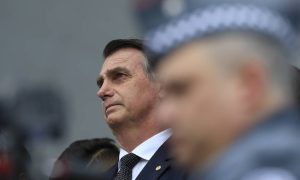 Bolsonaro concede indulto de Natal a policiais condenados por crimes culposos