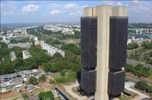 Bolsonaro sanciona MP que transferiu Coaf para Banco Central