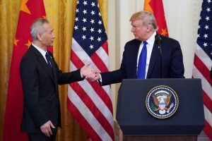 EUA e China assinam primeira fase de acordo comercial