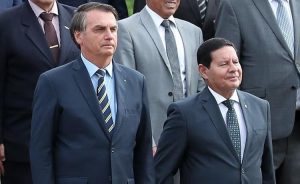 Bolsonaro determina criação de conselho para ações na Amazônia