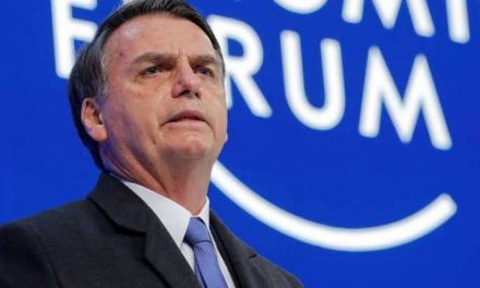 Bolsonaro cancela ida ao Fórum Econômico Mundial, na Suíça